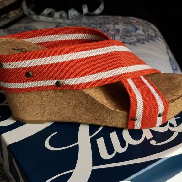 Lucky Brand Wedge Sandal - Picture 2 of 4